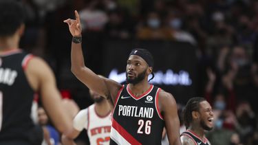 Con 30 de Simons, Blazers doblegan a Knicks