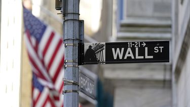 Caídas en tecnología y comunicaciones afectan a Wall Street