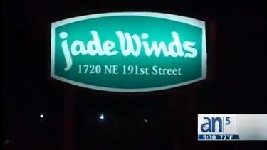 americateve | Vecinos de un conjunto residencial ubicado en el noreste de Miami realizaron su tercera protesta consecutiva exigiendo la renuncia de los encargados de la Junta del condominio y el inicio de una investigación por presuntos hechos de corrupción.