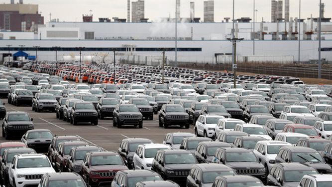 Vehículos en una fábrica de Jeeps en Detroit, el 26 de febrero del 2019. (AP foto/Carlos Osorio)