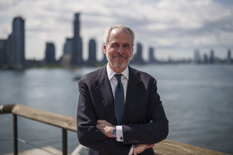 El presidente designado de la COP30, André Corrêa do Lago, posa para una fotografía en la sede de las Naciones Unidas el martes 22 de julio de 2025, en Nueva York. (AP Foto/Adam Gray)