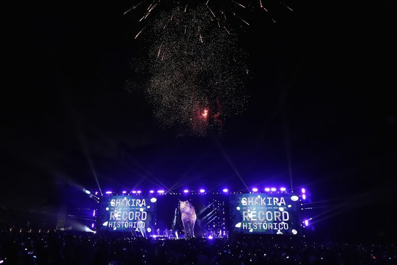 La superestrella colombiana Shakira durante un concierto de su gira Las Mujeres Ya No Lloran en la Ciudad de México el domingo 30 de marzo de 2025. (Foto AP/Eduardo Verdugo)