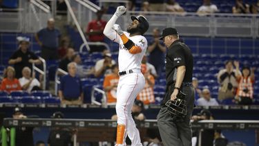 Ozuna y Bour conectan jonrones en victoria de Marlins