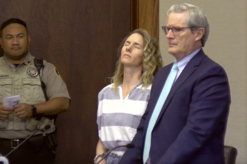 ARCHIVO - En esta imagen tomada de un video Ruby Franke durante una audiencia el lunes 18 de diciembre de 2023, en St. George, Utah. Franke, madre de seis hijos y antigua estrella de YouTube de videos sobre crianza en el canal 8 Passengers fue sentenciada a prisión al igual que su socia por abuso infantil. (Ron Chaffin/St. George News via AP, Pool, archivo)
