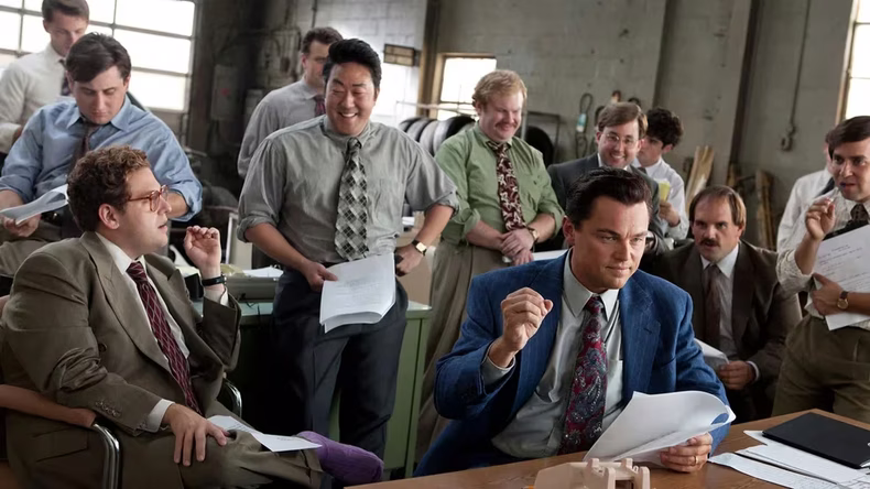 Escena de la película El lobo de Wall Street, que sirvió de inspiración para el funcionamiento de esta red criminal en Portugal