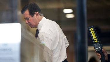 Jueza ordena cárcel para Paul Manafort