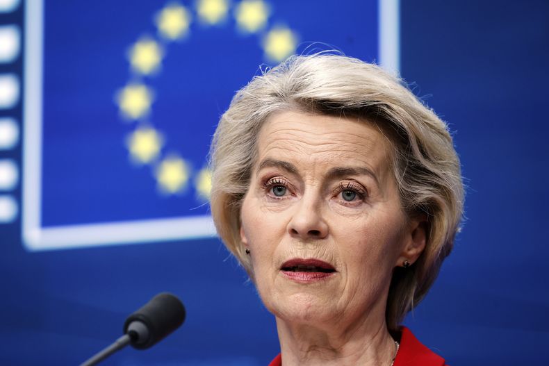 La presidenta de la Comisión Europea Ursula von der Leyen en Bruselas el 26 de junio del 2025. (AP foto/Omar Havana)