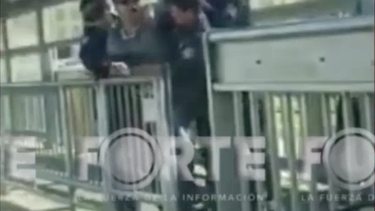 ¡ayudenme!   cubano desesperado intentan entrar a la fuerza por la frontera de eeuu