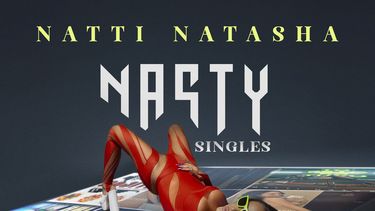 En esta imagen proporcionada por Pina Records, Nasty Singles de Natti Natasha. (Pina Records vía AP)