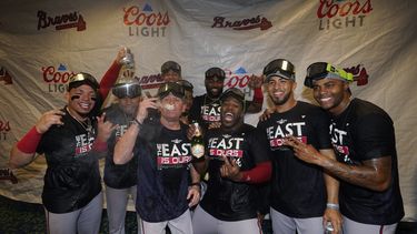 Mattingly gana su último juego como manager de Marlins