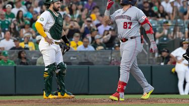 Andrés Chaparro, de los Nacionales de Washington, recorre las bases tras conectar un jonrón de dos carreras durante la quinta entrada de un partido de béisbol contra los Atléticos, el viernes 17 de julio de 2026, en West Sacramento, California. (Foto AP/Sara Nevis)