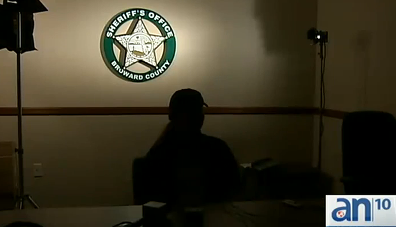 Una mujer es seguida por un hombre y asaltada con un cuchillo justo frente a su casa.