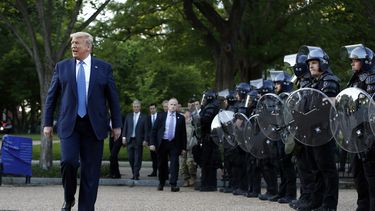 ante las protestas, trump habla de guerra... y reeleccion