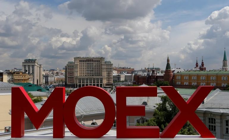 El índice MOEX sufrió la mayor caída desde el inicio de la invasión a Ucrania (REUTERS/Segrei Karpukhin)