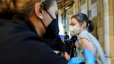 austria sera el primer pais en imponer la vacuna contra el covid-19 de forma obligatoria