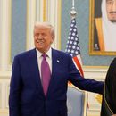 El presidente estadounidense Donald Trump con el príncipe saudí Mohammed bin Salman en Riad, Arabia Saudí, el 13 de mayo del 2025. (AP foto/Alex Brandon)