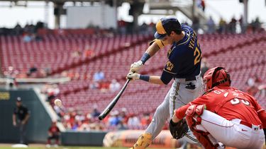 Yelich alcanza su 3er ciclo, pero Milwaukee cae ante Rojos