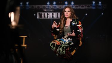 La cantante mexicana Gloria Trevi da una entrevista en el estreno de su documental La Trevi: sin filtro en la Ciudad de México, el martes 21 de octubre de 2025. (Foto AP/Claudia Rosel)