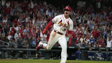 Nolan Gorman, de los Cardenales de San Luis, festeja luego de batear un jonrón de tres carreras ante los Dodgers de Los Ángeles, el sábado 20 de mayo de 2023 (AP Foto/Jeff Roberson)