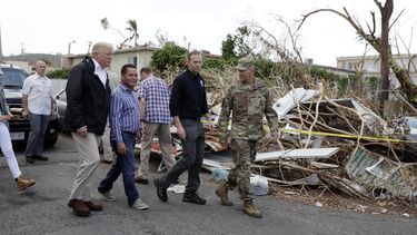 Trump ve “milagro” de supervivencia en Puerto Rico