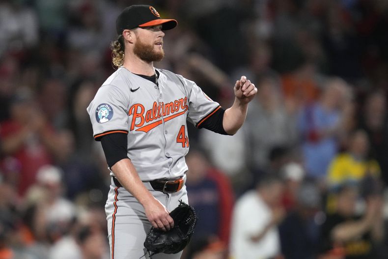 Craig Kimbrel de los Orioles de Baltimore tras permitir un doble ante los Medias Rojas de Boston, el lunes 9 de septiembre de 2024, en Boston. (AP Foto/Charles Krupa)