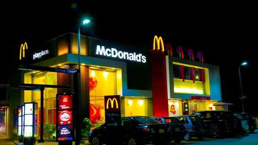mcdonalds: una madre encuentra drogas medicinales en la cajita feliz de que habia comprado para su hijo