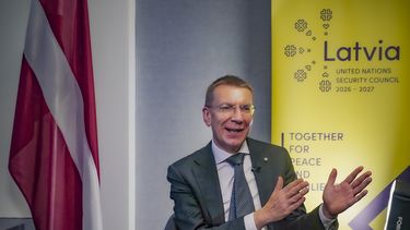 El presidente de Letonia, Edgars Rinkēvičs, habla en entrevista con The Associated Press en la misión letona en Naciones Unidas, el jueves 9 de noviembre de 2023, en Nueva York. (AP Foto/Bebeto Matthews)