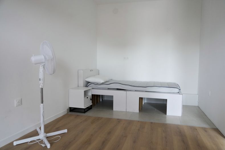 ARCHIVO - La foto del miércoles 28 de febrero de 2024 muestra un dormitorio de la Villa olímpica en Saint-Denis, al norte de París (AP foto/Thibault Camus, archivo)