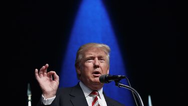 donald trump comparece en publico despues de acusacion de abuso sexual