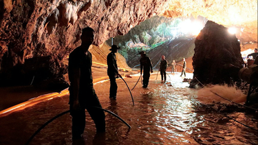 autoridades tailandesas publican video de la operacion de rescate de los ninos atrapados en la cueva