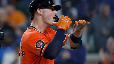 El pelotero Spencer Torkelson, de los Tigres de Detroit, celebra tras su cuadrangular solitario contra los Piratas de Pittsburgh durante la séptima entrada de un partido de béisbol, el 25 de septiembre de 2026, en Detroit. (Foto AP/Duane Burleson)
