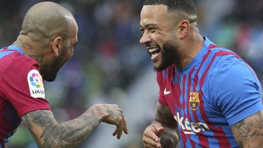 Barcelona sufre para vencer 2-1 a Elche y sigue en alza