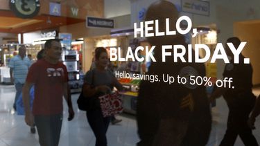 compradores del sur de la florida viven con intensidad el tradicional viernes negro