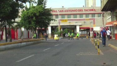 nicolas maduro abre nuevamente  la frontera con colombia luego de intensas protestas