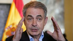 ARCHIVO - El expresidente del gobierno español, José Luis Rodríguez Zapatero, habla con periodistas en La Paz, Bolivia, el jueves 12 de mayo de 2022. (AP Foto/Juan Karita, Archivo) ARCHIVO - El expresidente del gobierno español, José Luis Rodríguez Zapatero, habla con periodistas en La Paz, Bolivia, el jueves 12 de mayo de 2022. (AP Foto/Juan Karita, Archivo)