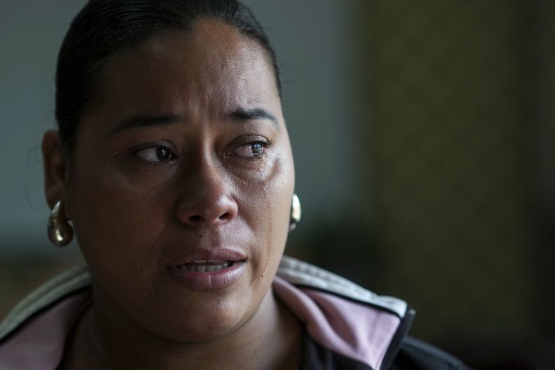 Larissa Martínez, deportada de Estados Unidos en 2021 junto a sus tres hijos, durante una entrevista en San Pedro Sula, Honduras, el miércoles 4 de diciembre de 2024. (AP foto/Moises Castillo)