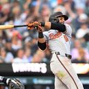 Leody Taveras de los Orioles de Baltimore observa su jonrón ante los Tigres de Detroit, el lunes 27 de julio de 2026, en Detroit. (AP Foto/José Juárez)