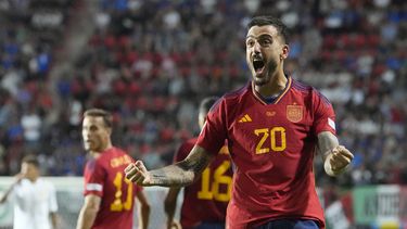 Joselu celebra tras marcar el gol que le dio a España la victoria 2-1 ante Italia en las semifinales de la Liga de Naciones, el jueves 15 de junio de 2023, en Enschede, Holanda. (AP Foto/Martin Meissner)