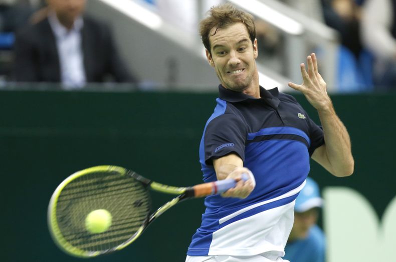 El franc&eacute;s Richard Gasquet durante su partido contra el kazajo Mikhail Kukushkin en la final de la Copa Kremlin el domingo 20 de octubre de 2013. (AP Foto/Misha Japaridze)