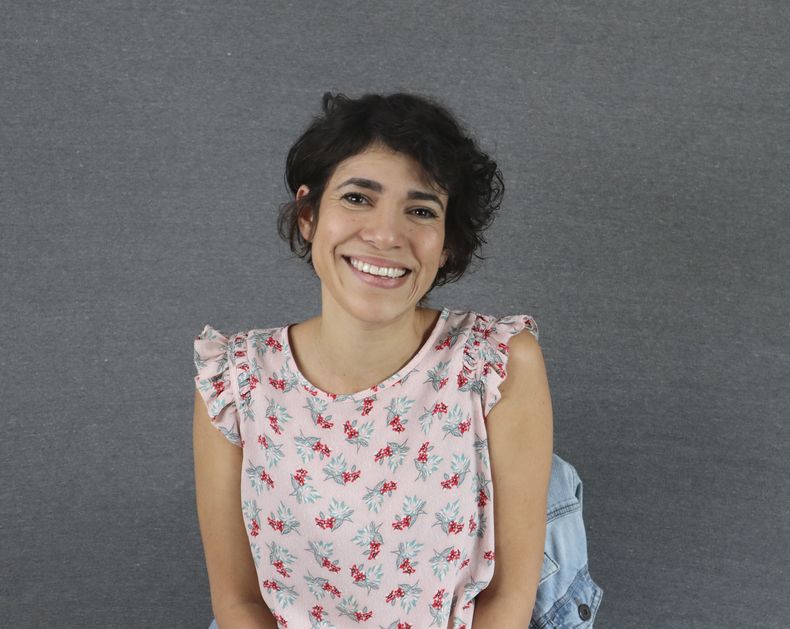 La actriz Diany Rodríguez durante una entrevista en su casa en Avondale Estates, Georgia, el 14 de julio de 2023. Rodríguez una de las líderes de la huelga en la sección de Atlanta del sindicato de actores SAG-AFTRA y ve la huelga en curso como parte de un movimiento laboral más grande que estamos viendo en Estados Unidos. (Foto AP/R.J. Rico)