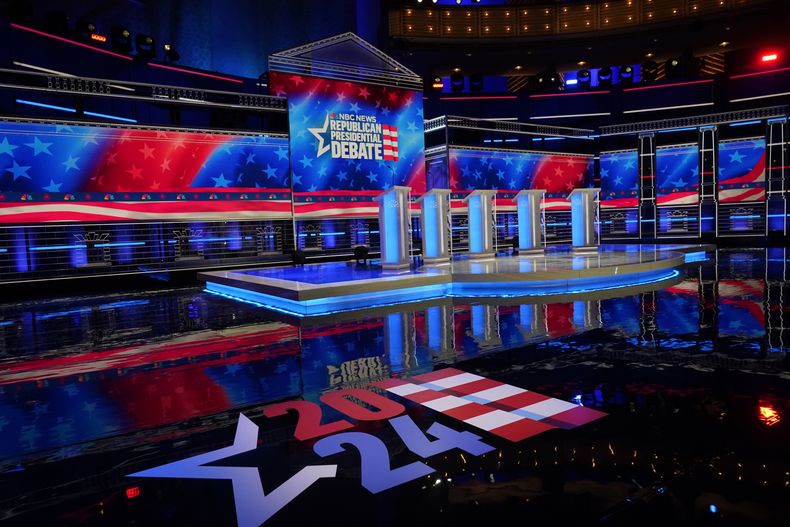 El escenario donde se realizará el debate entre los aspirantes a la candidatura presidencial republicana, en Miami. Foto tomada el 7 de noviembre de 2023. . (Foto AP /Wilfredo Lee)