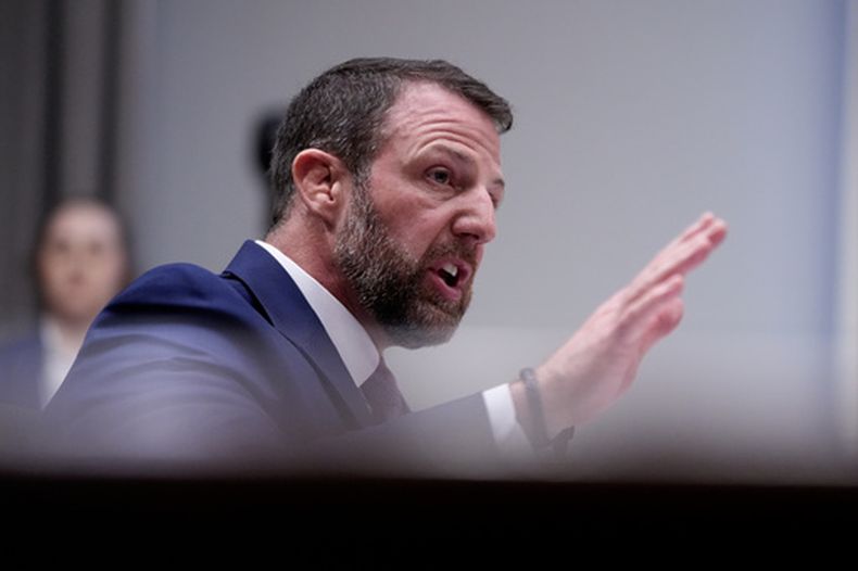 Markwayne Mullin, senador republicano por Oklahoma y nominado para ser secretario de Seguridad Nacional, en el Congreso en Washington, el 18 de marzo del 2026.. (AP foto/Manuel Balce Ceneta)