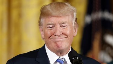 Trump en terreno legal peligroso por amenazas al Obamacare