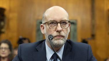 Russell Vought, el nominado del presidente Donald Trump para dirigir la Oficina de Administración y Presupuesto de la Casa Blanca, durante una audiencia ante la Comisión Presupuestaria del Senado, en el Capitolio, en Washington, el miércoles 22 de enero de 2025. (AP Foto/Jacquelyn Martin)