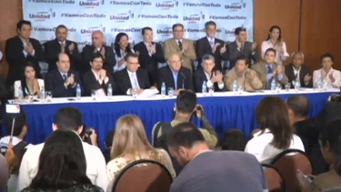 Oposición venezolana activó  oficialmente los mecanismos para sacar del poder a Nicolás Maduro