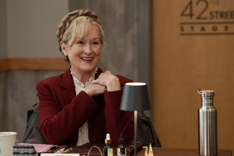 Esta fotografía proporcionada por Hulu muestra a Meryl Streep en una escena de la serie Only Murders in the Building. (Patrick Harbron/Hulu vía AP)