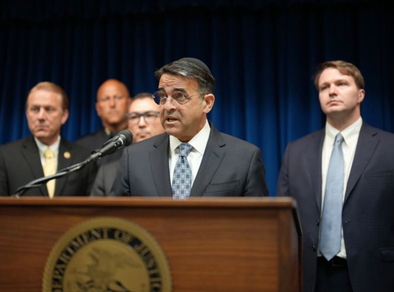 El fiscal federal Daniel N. Rosen en conferencia de prensa en Minneapolis el 11 de junio del 2026. (Alex Kormann/Minnesota Star Tribune via AP)
