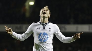 americateve | Christian Eriksen, del Tottenham, celebra luego de anotar en un partido de la Liga Premier inglesa frente a Sundeland, el lunes 7 de abril de 2014 (AP Foto/Kirsty Wigglesworth)