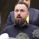 ARCHIVO - Martin Hibbert hace una declaración frente a los Tribunales Reales de Justicia, en el centro de Londres, el jueves 25 de julio de 2024. (James Manning/PA vía AP, archivo)