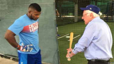 bernie sanders y yasiel puig: un admirador del castrismo conoce a uno que escapo de el